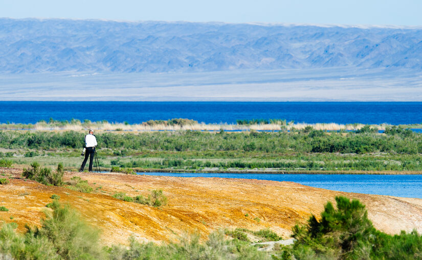 Jan-Erik Nilsén scanning Ulungur Lake